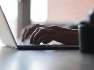 Experttips för att bli en bättre pokerspelare online illustration